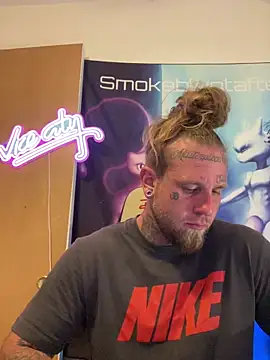 Snapshot of Smokebluntafterblunt chatting on 06-21-26, 02:50 Smokebluntafterblunt online show from 06-21-26, 02:50
