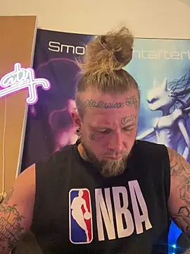 Snapshot of Smokebluntafterblunt chatting on 06-15-26, 02:39 Smokebluntafterblunt online show from 06-15-26, 02:39