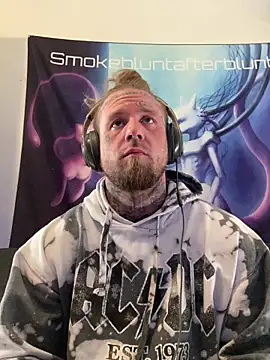 Snapshot of Smokebluntafterblunt chatting on 05-07-26, 10:35 Smokebluntafterblunt online show from 05-07-26, 10:35