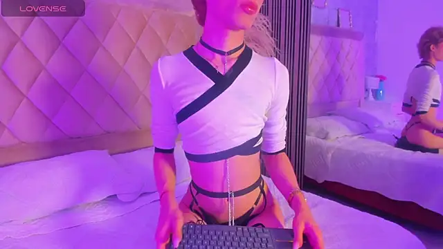 Snapshot of AngelDoll_1 chatting on 04-05-26, 06:42 AngelDoll 1 online show from 04-05-26, 06:42