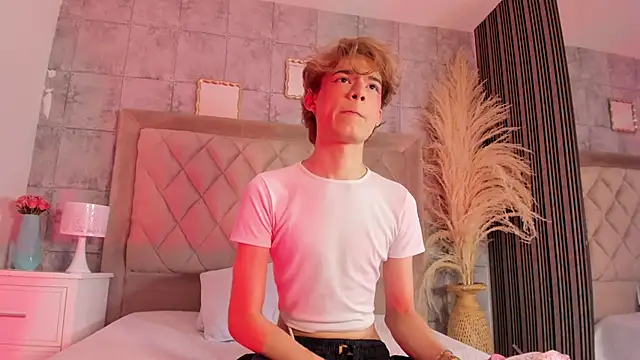 Snapshot of AngelDoll_1 chatting on 03-22-26, 07:10 AngelDoll 1 online show from 03-22-26, 07:10