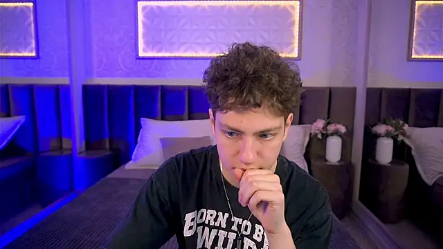 Snapshot of StefanBev chatting on 02-15-26, 07:35 StefanBev online show from 02-15-26, 07:35