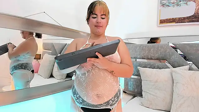 Snapshot of Katey_Curvy01_ chatting on 02-17-26, 11:51 Katey Curvy01 online show from 02-17-26, 11:51