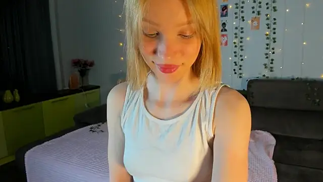 Kiracute18 online show from 05-19-26, 07:43