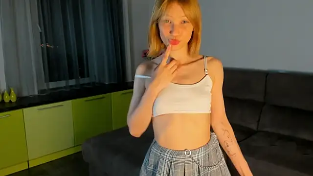Kiracute18 online show from 05-27-26, 06:59