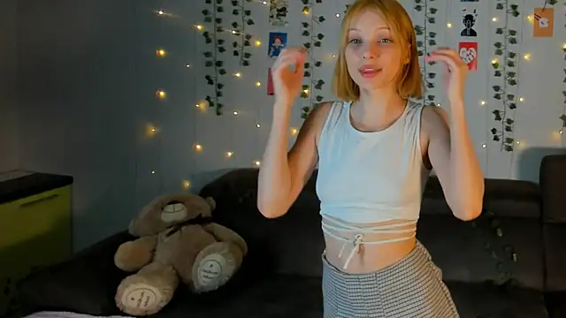 Kiracute18 online show from 03-24-26, 07:03