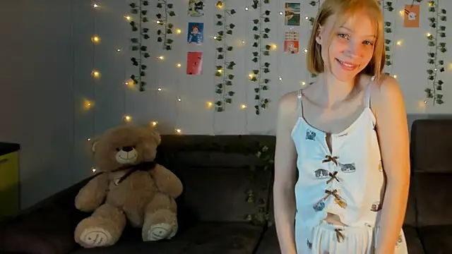 Kiracute18 online show from 03-21-26, 07:07