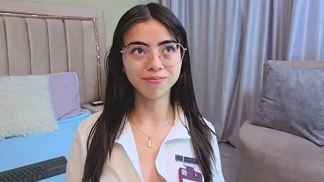 Mia Naive online show from 04-30-26, 11:39