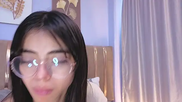 Snapshot of Mia_Naive chatting on 06-17-26, 12:04 Mia Naive online show from 06-17-26, 12:04