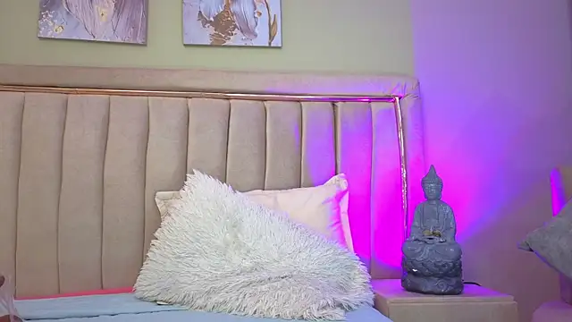 Mia Naive online show from 04-25-26, 11:35