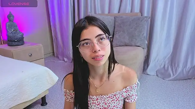 Mia Naive online show from 05-08-26, 11:36