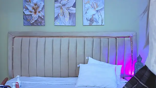 Mia Naive online show from 04-16-26, 12:06