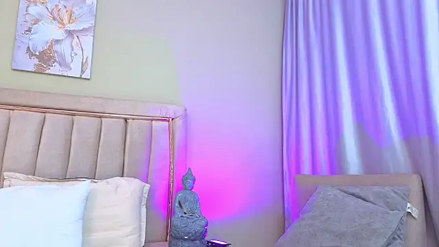 Mia Naive online show from 03-11-26, 11:48