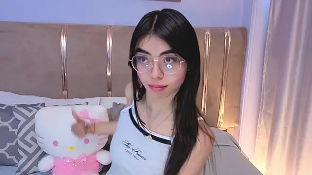 Snapshot of Mia_Naive chatting on 07-17-26, 12:13 Mia Naive online show from 07-17-26, 12:13