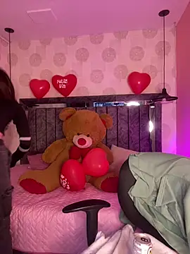 alahia pink online show from 02-24-26, 04:24