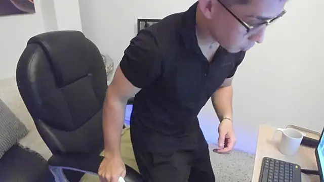 Snapshot of Tommas_Jhonson chatting on 02-24-26, 03:40 Tommas Jhonson online show from 02-24-26, 03:40