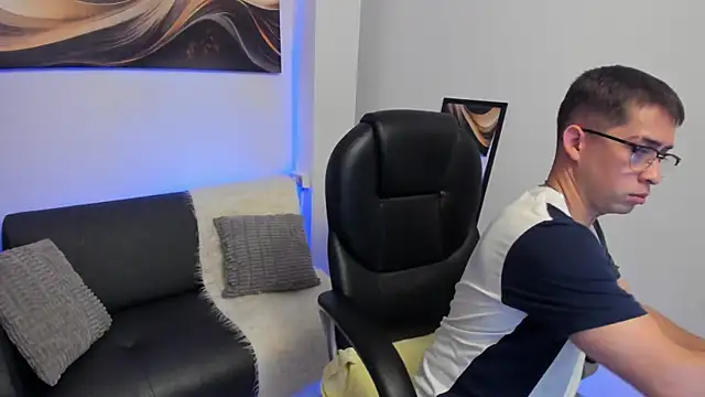 Snapshot of Tommas_Jhonson chatting on 02-25-26, 04:01 Tommas Jhonson online show from 02-25-26, 04:01