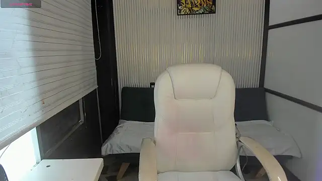 Snapshot of lorraineHunter chatting on 03-25-26, 01:32 lorraineHunter online show from 03-25-26, 01:32