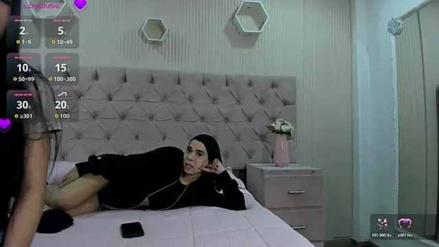 Snapshot of lorraineHunter chatting on 04-03-26, 12:44 lorraineHunter online show from 04-03-26, 12:44