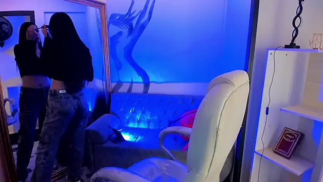 Snapshot of lorraineHunter chatting on 04-04-26, 12:12 lorraineHunter online show from 04-04-26, 12:12