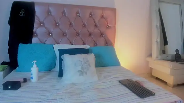 shantall cruzz online show from 03-18-26, 03:42