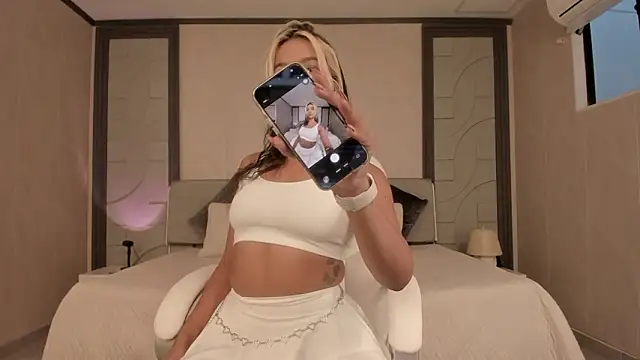 alicee clark  online show from 03-25-26, 12:04