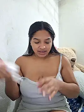 Snapshot of AnnaMil3J chatting on 02-28-26, 05:01 AnnaMil3J online show from 02-28-26, 05:01