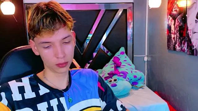 Liam Green1 online show from 02-22-26, 01:24