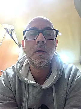 Snapshot of pareja47 chatting on 02-07-26, 08:06 pareja47 online show from 02-07-26, 08:06