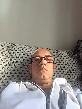 pareja47 online show from 04-24-26, 08:16