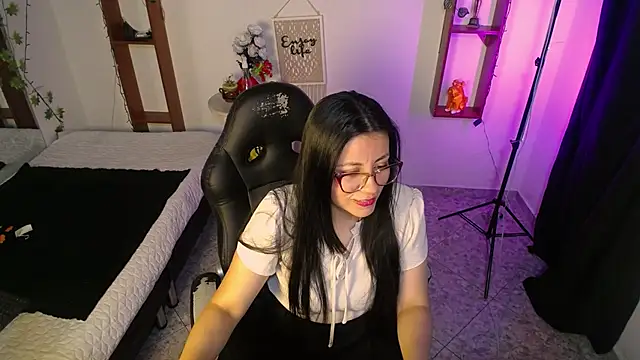 QueenRose94 online show from 04-13-26, 12:53