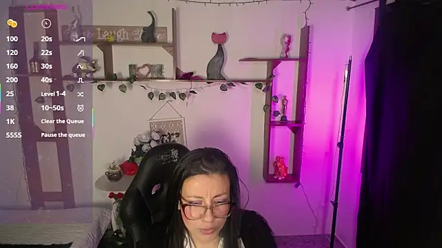 QueenRose94 online show from 04-14-26, 12:43