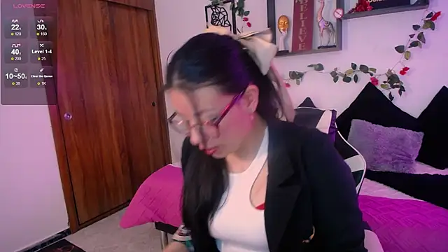 Snapshot of QueenRose94 chatting on 02-19-26, 01:08 QueenRose94 online show from 02-19-26, 01:08