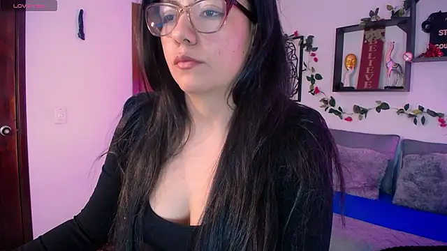 Snapshot of QueenRose94 chatting on 02-14-26, 01:00 QueenRose94 online show from 02-14-26, 01:00