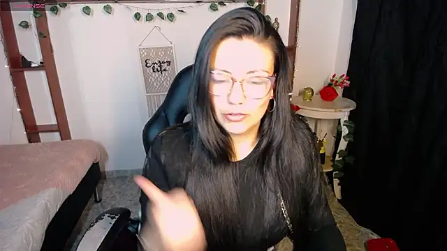 Snapshot of QueenRose94 chatting on 02-23-26, 12:39 QueenRose94 online show from 02-23-26, 12:39