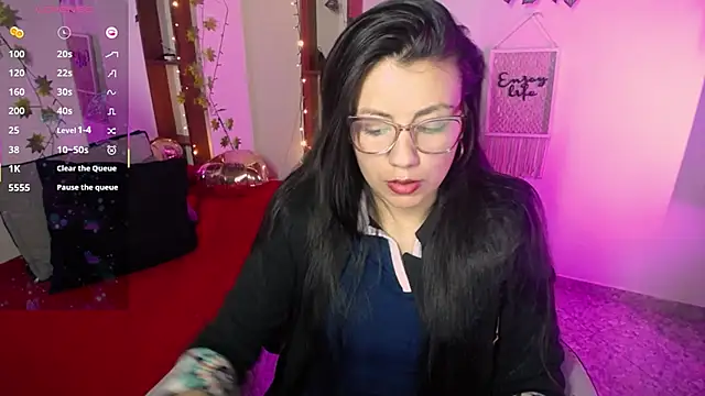 Snapshot of QueenRose94 chatting on 02-27-26, 12:27 QueenRose94 online show from 02-27-26, 12:27