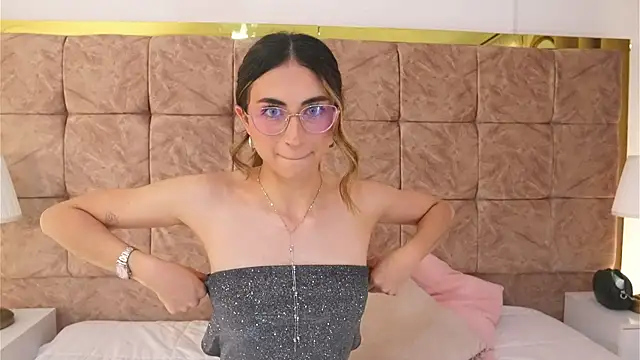 EmmaClark   online show from 03-28-26, 07:37