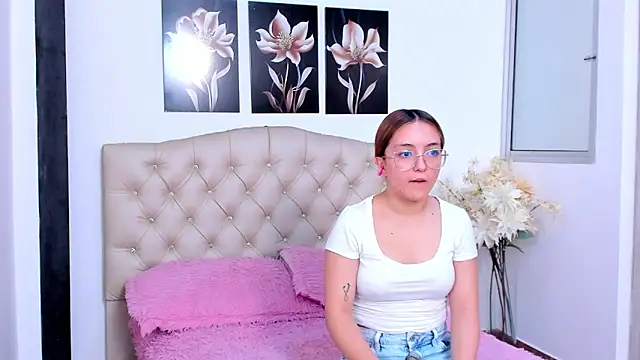 Snapshot of Kitty_f00x chatting on 06-03-26, 07:29 Kitty f00x online show from 06-03-26, 07:29