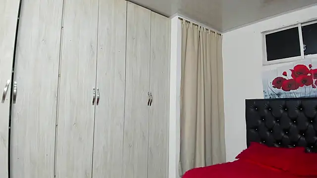 Snapshot of Kitty_f00x chatting on 06-21-26, 08:14 Kitty f00x online show from 06-21-26, 08:14