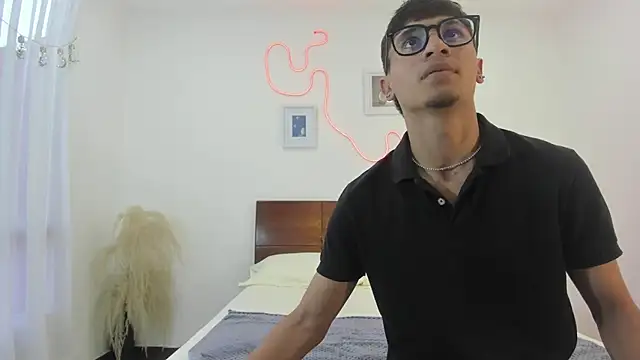 Snapshot of hardcoreheat_ind chatting on 02-17-26, 11:02 hardcoreheat ind online show from 02-17-26, 11:02