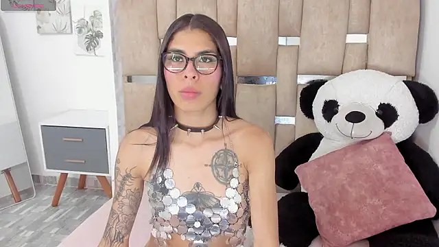 Snapshot of ValentiinaMoon chatting on 02-18-26, 08:05 ValentiinaMoon online show from 02-18-26, 08:05