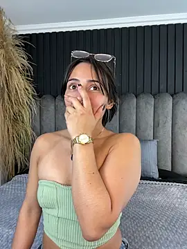 Snapshot of Nanda_vixen_ chatting on 04-15-26, 11:27 Nanda vixen online show from 04-15-26, 11:27