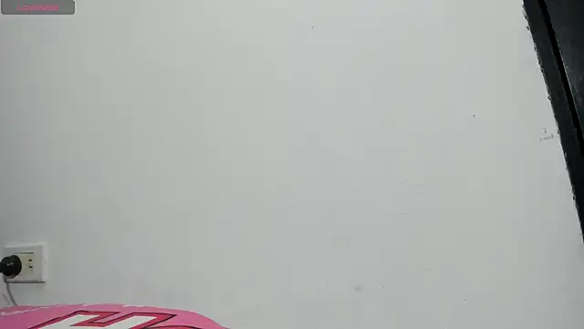 MiaEvans0 online show from 05-21-26, 06:49