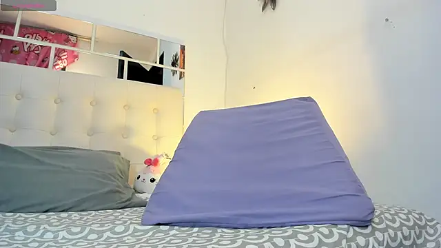 MiaEvans0 online show from 05-18-26, 06:56