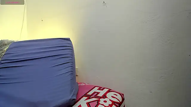 MiaEvans0 online show from 05-27-26, 06:59