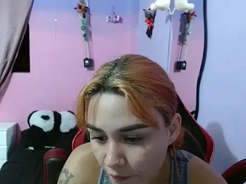 Snapshot of Cute-rouss chatting on 02-12-26, 12:43 Cute-rouss online show from 02-12-26, 12:43