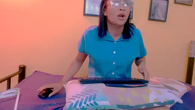 Snapshot of sexiempoderada18 chatting on 02-12-26, 01:33 sexiempoderada18 online show from 02-12-26, 01:33