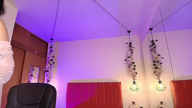 Snapshot of Raia_gh chatting on 02-19-26, 03:14 Raia gh online show from 02-19-26, 03:14