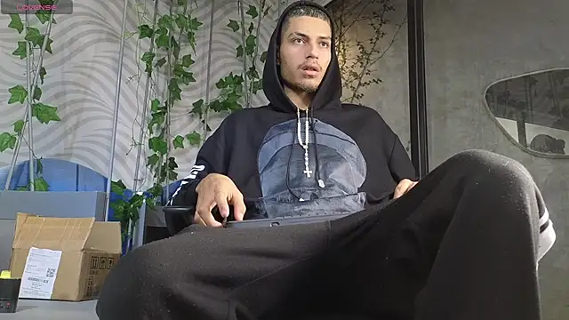 ItsZairen online show from 06-12-26, 03:26
