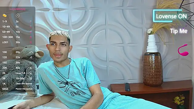 ItsZairen online show from 04-12-26, 04:38